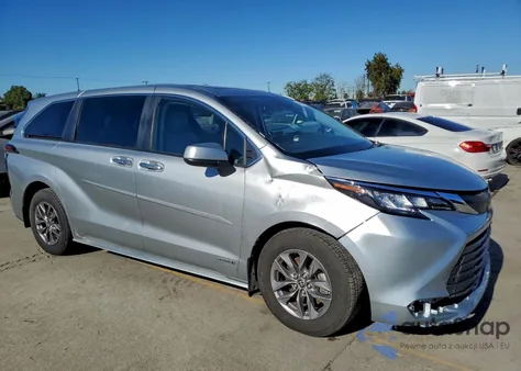 2021 Toyota Sienna Xle z USA, uszkodzony, nr VIN 5TDYRKEC2MS029736